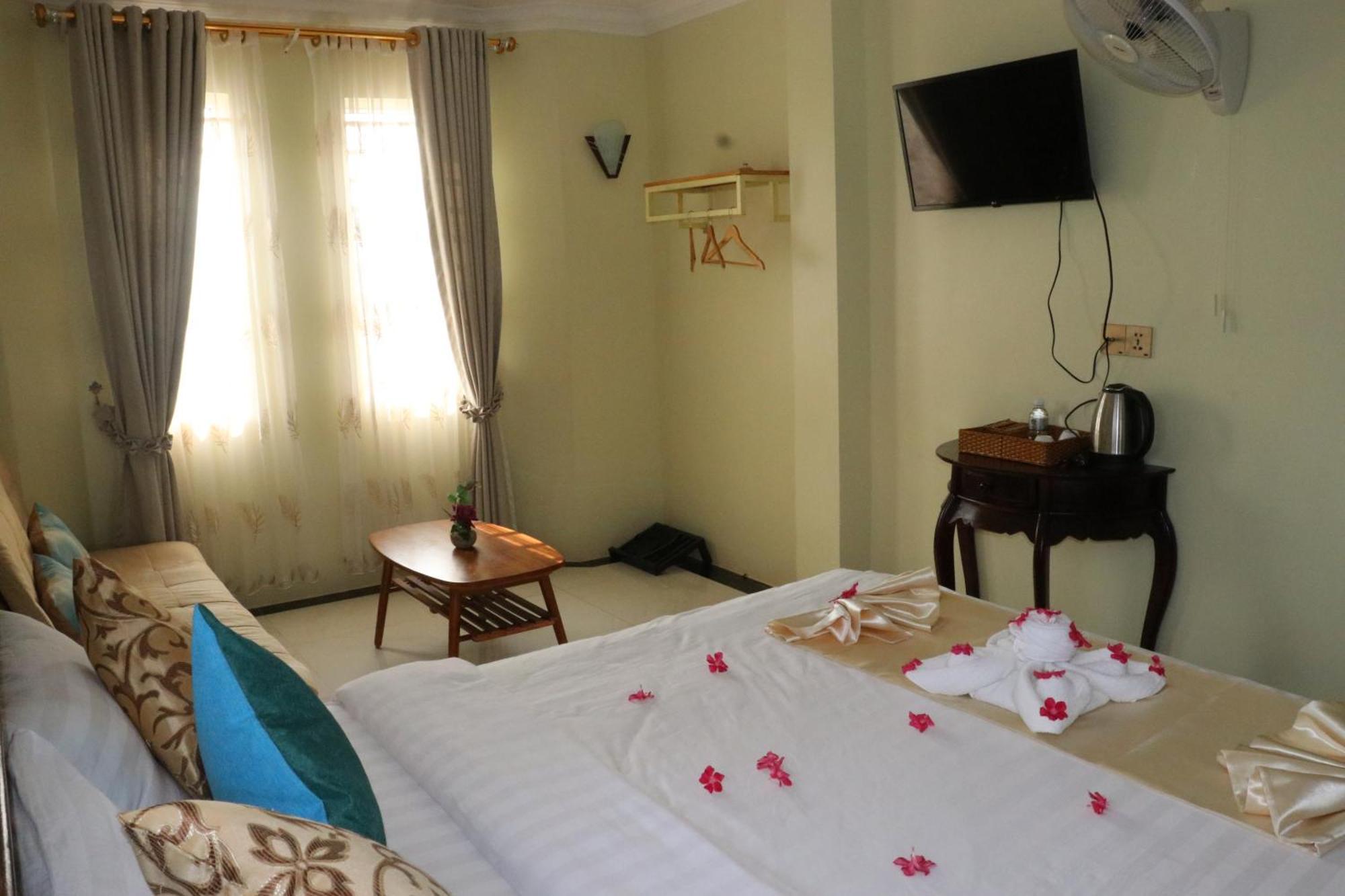 Ahha Boutique Kampot Hotel Екстериор снимка
