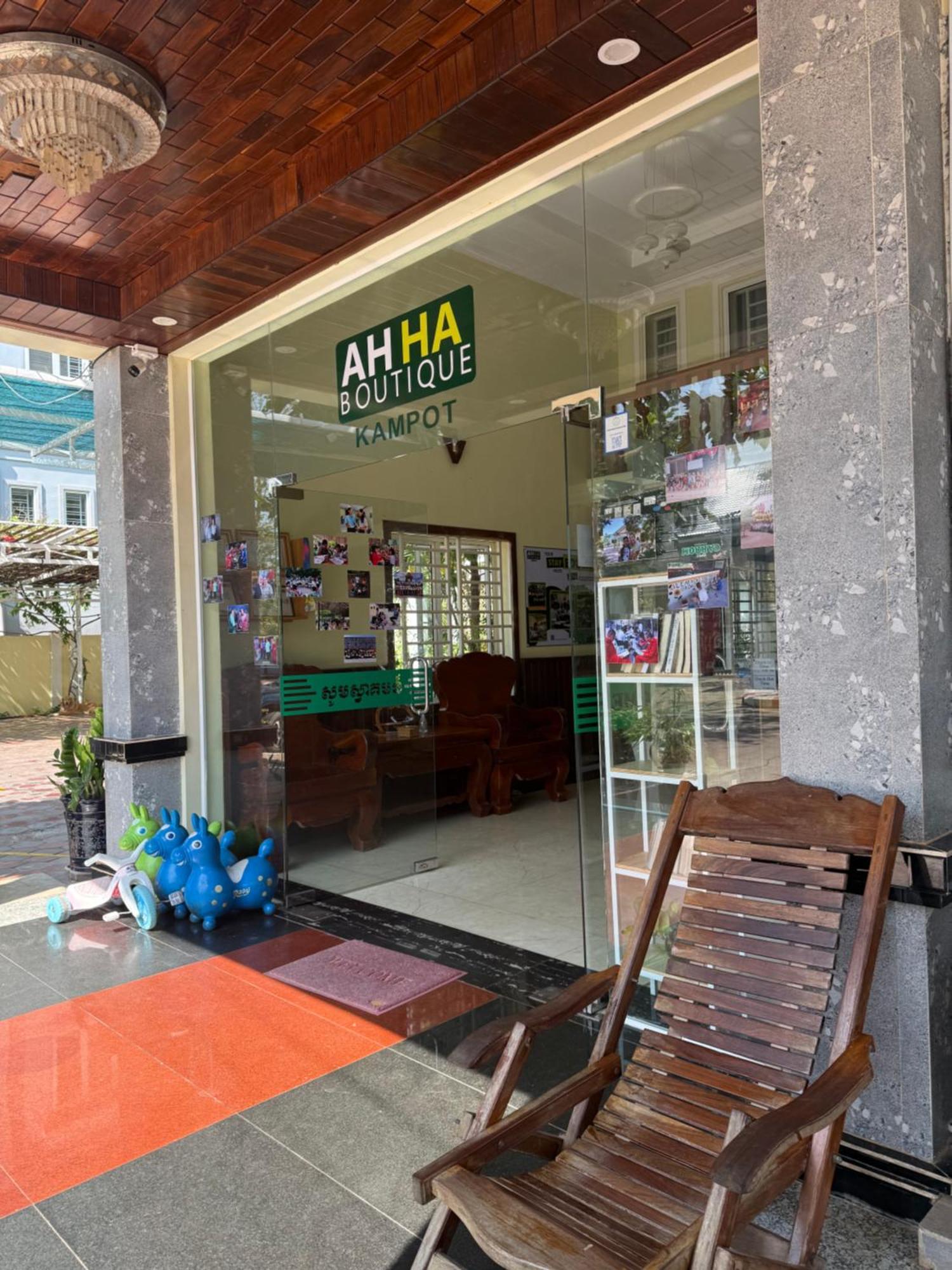 Ahha Boutique Kampot Hotel Екстериор снимка