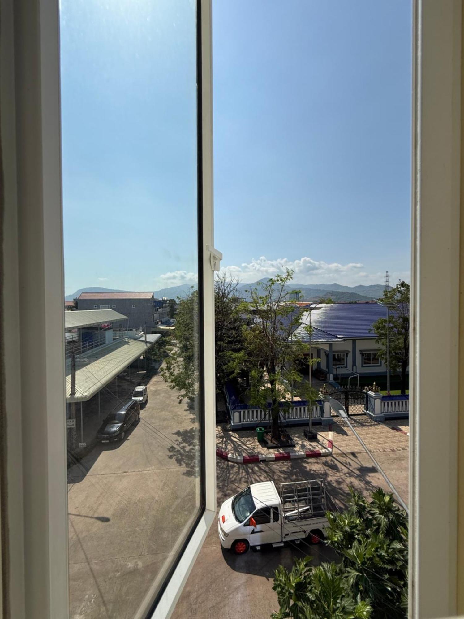 Ahha Boutique Kampot Hotel Екстериор снимка